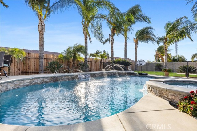 11515 Regarse, Bakersfield CA: https://media.crmls.org/medias/211628e5-067a-44a3-a12d-58d7b8e4bc4b.jpg