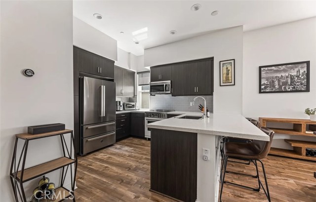 Detail Gallery Image 6 of 20 For 215 Elm Ave, Long Beach,  CA 90802 - 2 Beds | 3 Baths