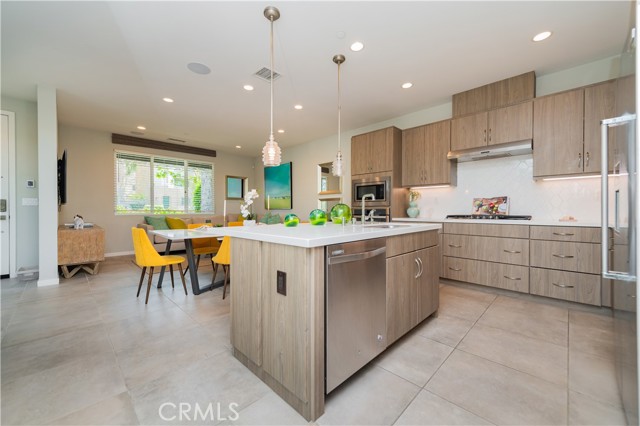 727 Beacon, Irvine CA: https://media.crmls.org/medias/21188173-a7f5-4bc1-a3a2-3513e7f76371.jpg