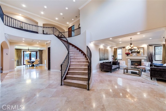 Detail Gallery Image 10 of 52 For 12530 Collins St, Valley Glen,  CA 91607 - 6 Beds | 5/1 Baths