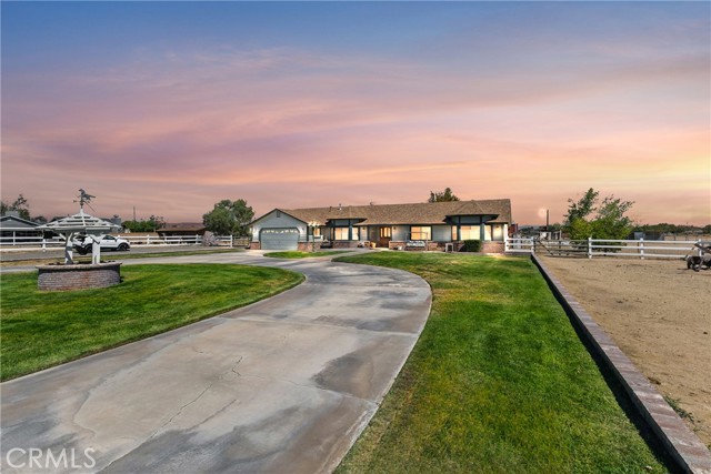 Detail Gallery Image 3 of 47 For 8727 W Avenue E12, Lancaster,  CA 93536 - 3 Beds | 3 Baths