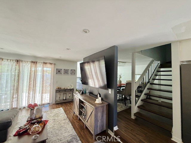 Detail Gallery Image 10 of 36 For 10068 Larwin Ave #2,  Chatsworth,  CA 91311 - 4 Beds | 3 Baths