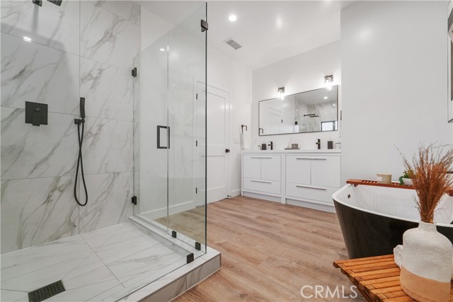 Detail Gallery Image 15 of 20 For 7717 Jamieson Ave, Reseda,  CA 91335 - 3 Beds | 3 Baths