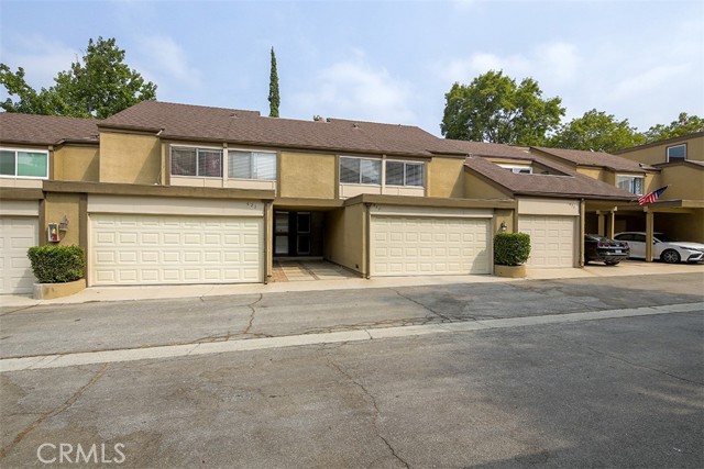 627 Greendale Ln, Pomona, CA 91767