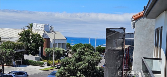 409 15th Street, Manhattan Beach CA: https://media.crmls.org/medias/211b1e75-424e-4ebd-90c4-dbc6716b4da4.jpg