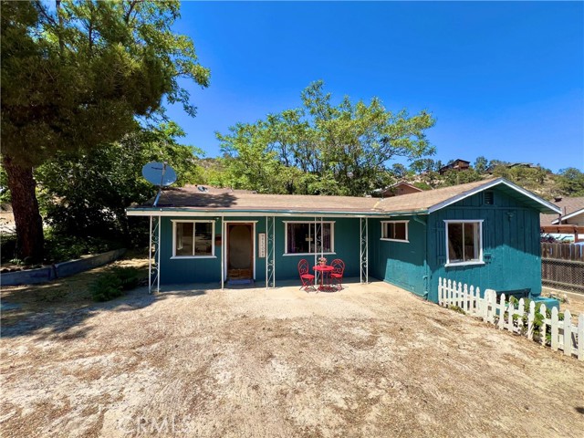 728 Monterey Trail, Frazier Park CA: https://media.crmls.org/medias/211b939a-c8cc-41dd-92aa-adf3b3b5a2c9.jpg
