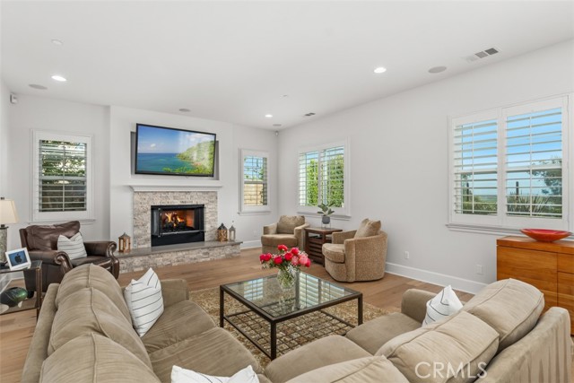 4762 Oceanridge Drive, Huntington Beach CA: https://media.crmls.org/medias/211bcca8-12c3-4a2e-af7b-783458f0f3cc.jpg
