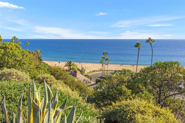 2516 Bayside Drive, Corona del Mar CA: https://media.crmls.org/medias/211ca6a4-c10d-4fb3-a27b-67bda27edca1.jpg