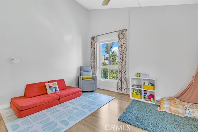 Detail Gallery Image 11 of 27 For 5115 Kester Ave #22,  Sherman Oaks,  CA 91403 - 2 Beds | 2/1 Baths