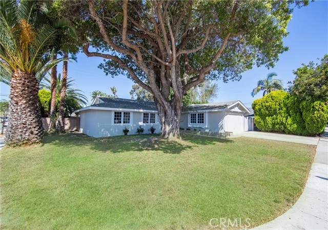 16271 Fairway Lane, Huntington Beach CA: https://media.crmls.org/medias/211e4d3d-e3da-4912-a457-812e5f965f9d.jpg
