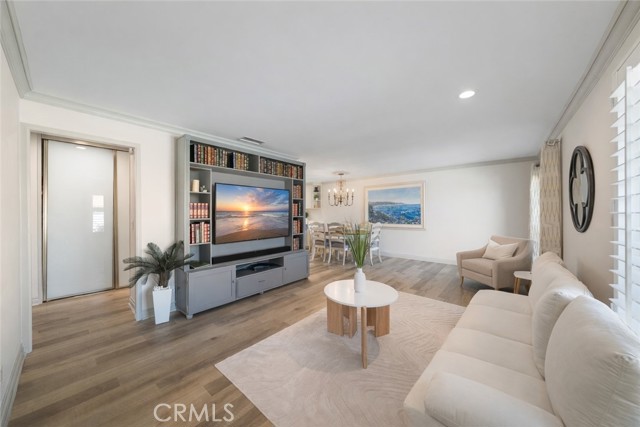 Front Image Thumbnail for CROC26054571