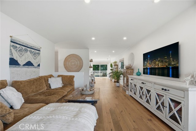 1002 3rd St, Hermosa Beach, California 90254, 4 Bedrooms Bedrooms, ,2 BathroomsBathrooms,Residential,For Sale,3rd St,SB26070138