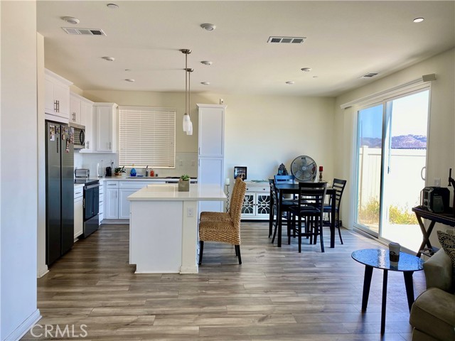 934 Helena Ridge, Lake Elsinore CA: https://media.crmls.org/medias/211fc924-466e-4fe8-a2a6-fcac6e982fc7.jpg