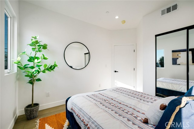 Detail Gallery Image 36 of 47 For 6082 W 18th St, Los Angeles,  CA 90035 - – Beds | – Baths