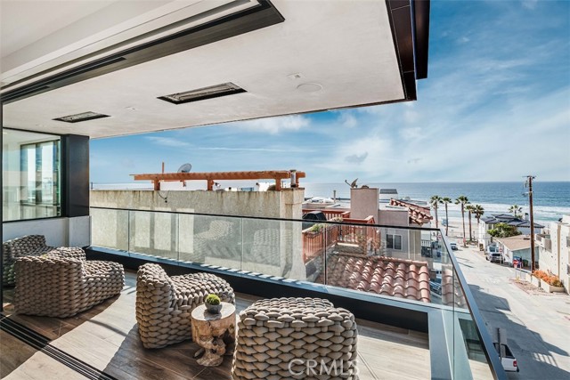 200 40th Street, Manhattan Beach, California 90266, 4 Bedrooms Bedrooms, ,4 BathroomsBathrooms,Residential,Sold,40th,SB22010624