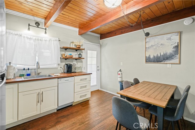 Detail Gallery Image 10 of 45 For 43032 Sunset Dr, Big Bear Lake,  CA 92315 - 3 Beds | 3 Baths