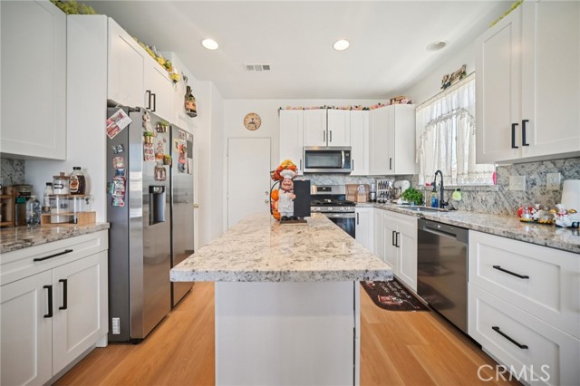 Detail Gallery Image 8 of 37 For 3817 E Avenue Q12, Palmdale,  CA 93550 - 4 Beds | 3 Baths