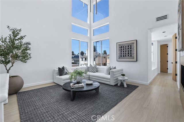 309 8th Street, Huntington Beach CA: https://media.crmls.org/medias/21219b5c-724d-4e63-856c-5a960f3c4f1c.jpg