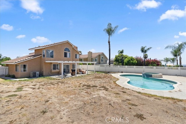 7524 Sunny Ridge, Highland CA: https://media.crmls.org/medias/2121c926-9a67-43e2-b2aa-ce3a58aaace1.jpg