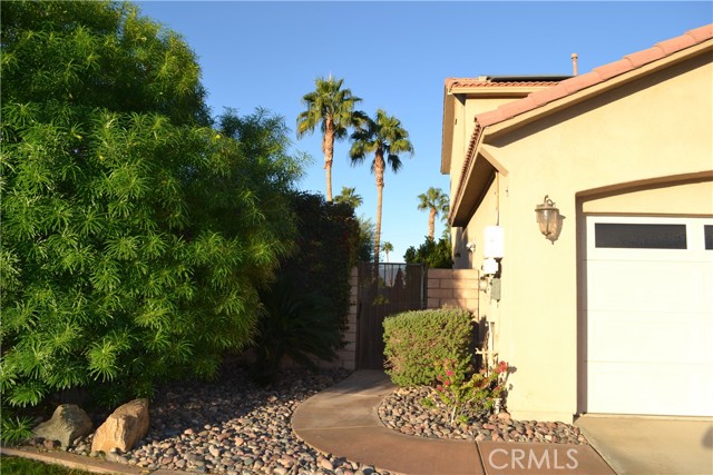 Detail Gallery Image 4 of 75 For 43247 Fiore St, Indio,  CA 92203 - 5 Beds | 2/1 Baths
