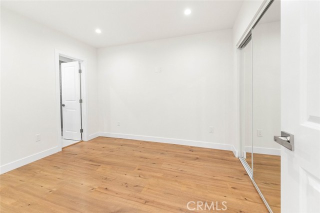 Detail Gallery Image 7 of 12 For 14727 Leadwell, Van Nuys,  CA 91405 - 3 Beds | 2/1 Baths