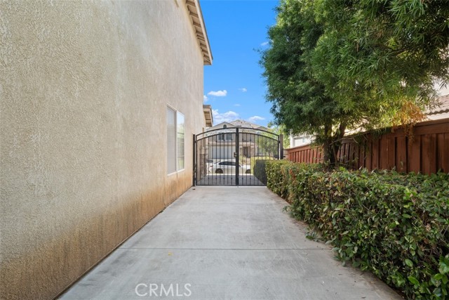 1124 Andrew Lane, Corona CA: https://media.crmls.org/medias/21235f13-7c30-4933-805e-f2512264bd07.jpg