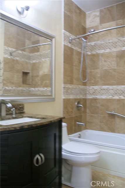 555 Maine Avenue, Long Beach CA: https://media.crmls.org/medias/21237104-b178-48d9-a29c-b049a74d3c8d.jpg