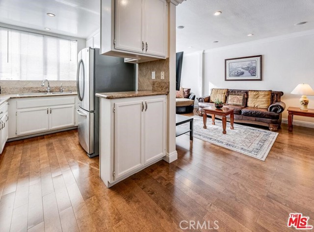 1 Bed Home for Sale in Encino, California