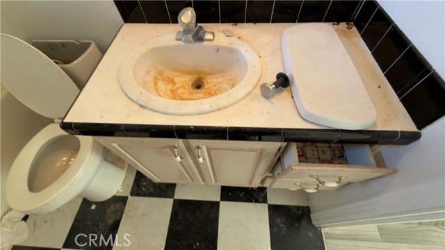 Image 41 of 53 For 18420 Decker