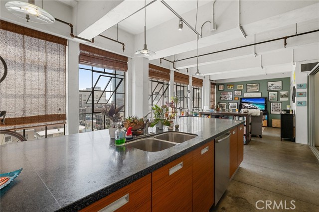 Detail Gallery Image 3 of 37 For 746 S Los Angeles St #906,  Los Angeles,  CA 90014 - 1 Beds | 1 Baths