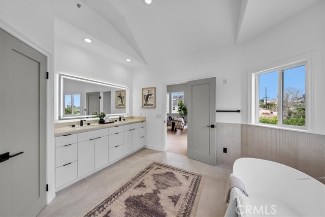 Detail Gallery Image 19 of 31 For 1035 Avenue D, Redondo Beach,  CA 90277 - 5 Beds | 4 Baths