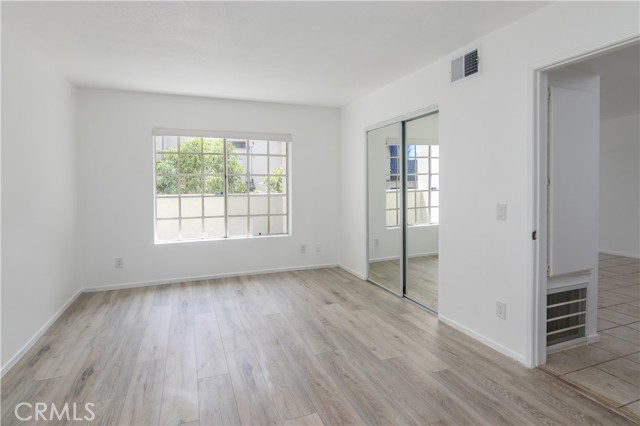 Detail Gallery Image 10 of 21 For 20235 Keswick St #102,  Winnetka,  CA 91306 - 2 Beds | 2 Baths