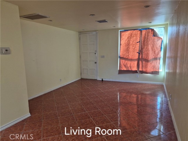 Detail Gallery Image 4 of 14 For 7320 E10 Lennox Ave, Van Nuys,  CA 91405 - 2 Beds | 1/1 Baths