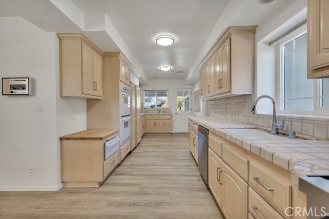 Image 5 of 35 For 9731 Rathburn