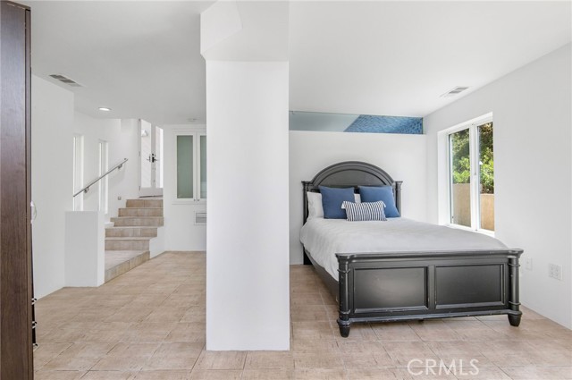 Detail Gallery Image 17 of 38 For 431 Nyes Pl, Laguna Beach,  CA 92651 - 4 Beds | 3/1 Baths