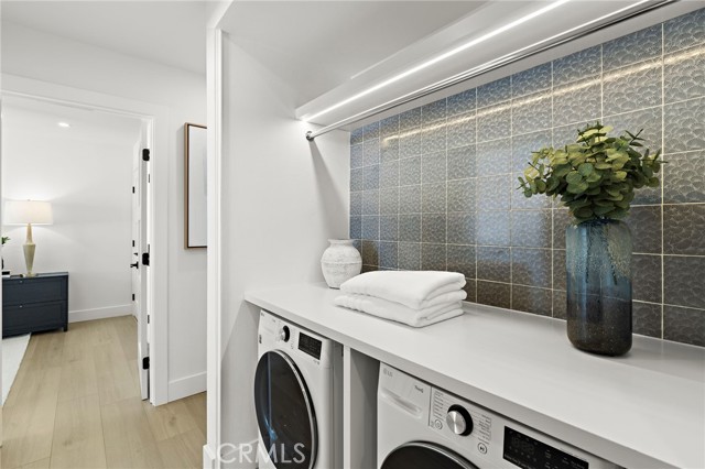 Detail Gallery Image 17 of 36 For 600 E Oceanfront 1a,  Newport Beach,  CA 92661 - 3 Beds | 2 Baths