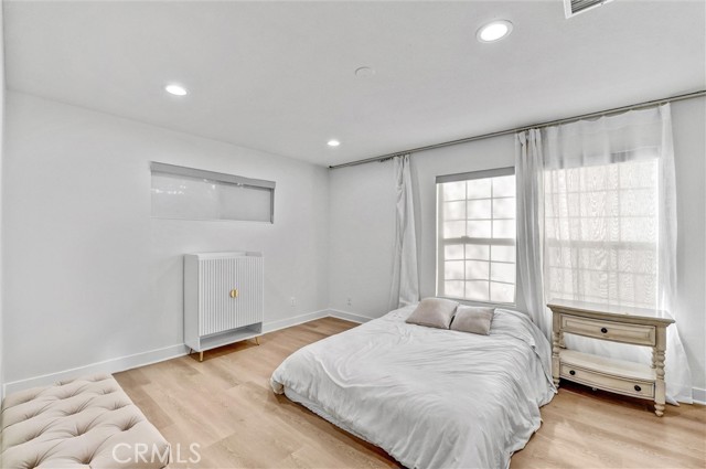 Detail Gallery Image 25 of 46 For 23245 Gonzales Dr, Woodland Hills,  CA 91367 - 5 Beds | 3 Baths