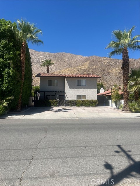 219 S Cahuilla Road, Palm Springs CA: https://media.crmls.org/medias/212b3de4-370a-45b9-874d-59669539f56e.jpg