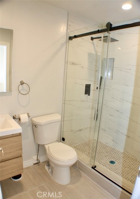 Detail Gallery Image 17 of 26 For 5514 Sylvia Ave, Tarzana,  CA 91356 - 5 Beds | 5 Baths