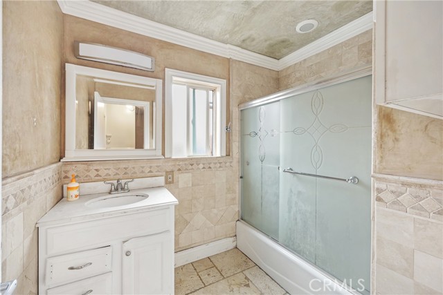Detail Gallery Image 21 of 32 For 2612 Manhattan Beach Bld, Gardena,  CA 90249 - 3 Beds | 2 Baths