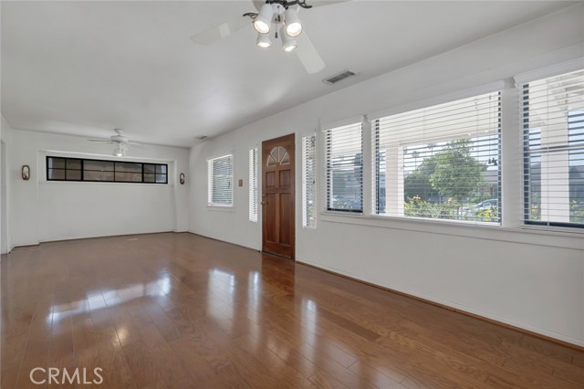 Detail Gallery Image 2 of 59 For 357 Vine St, Glendale,  CA 91204 - 3 Beds | 3 Baths