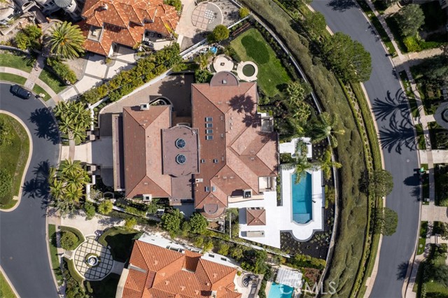 2 Gallery Place, Newport Coast CA: https://media.crmls.org/medias/21312aa1-a2bf-42f8-b3e4-b0cdb50fd8cd.jpg