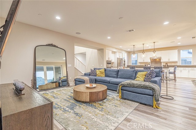 Detail Gallery Image 11 of 67 For 25035 Hidden Willow, Canyon Country,  CA 91387 - 5 Beds | 4 Baths