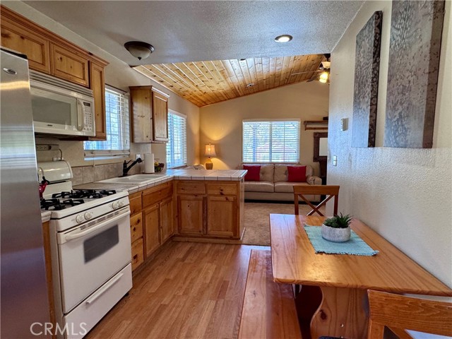 2136 3rd Lane, Big Bear City CA: https://media.crmls.org/medias/213301ac-0b7c-46e4-bcab-ff766d04e781.jpg
