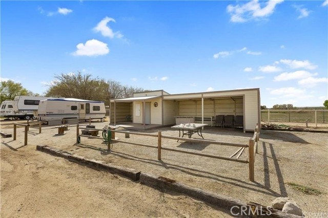 Detail Gallery Image 5 of 11 For 14433 Roy Rogers Ranch Rd, Oro Grande,  CA 92368 - 6 Beds | 5/1 Baths