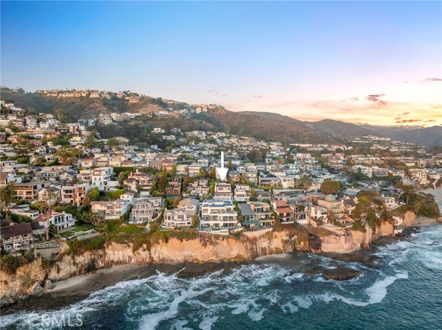2664 Victoria Drive, Laguna Beach CA: https://media.crmls.org/medias/21347cc1-5a26-4f7c-b220-5631a6f49974.jpg