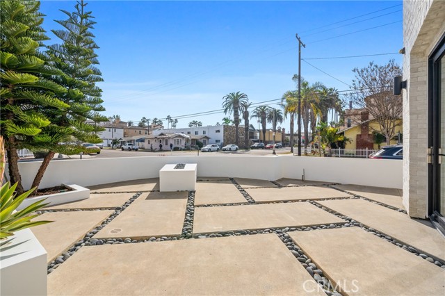 Detail Gallery Image 14 of 34 For 301 12th St, Huntington Beach,  CA 92648 - 3 Beds | 3/1 Baths