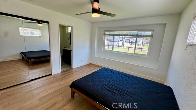 1502 W Hemlock Way, Santa Ana CA: https://media.crmls.org/medias/213507fd-d2a3-4222-947c-8e6588aad7a1.jpg