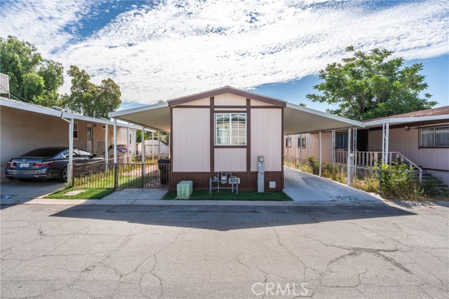 17225 Valley Boulevard, Fontana CA: https://media.crmls.org/medias/21353c5f-4956-49e9-873f-6f73dfe604bf.jpg