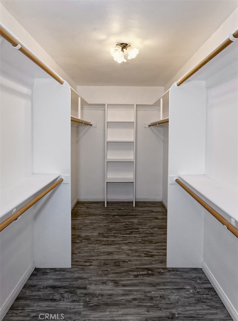 https://media.crmls.org/medias/2135c067-f853-4ad1-a78b-334d20ed976b.jpg?preset=X-Large